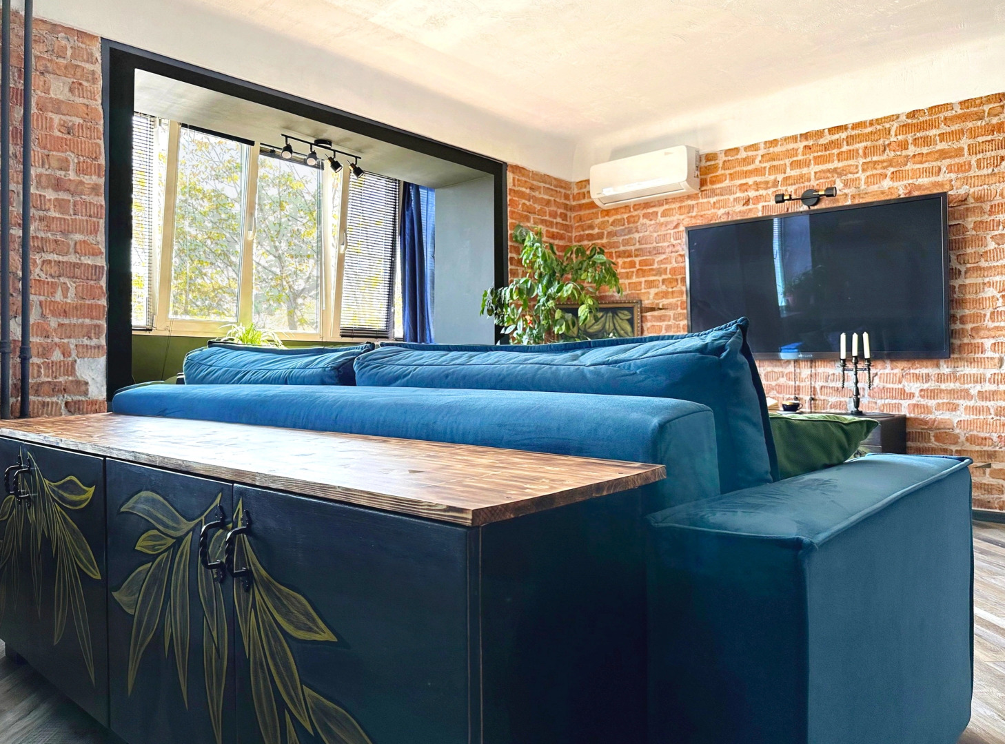 Квартира Двухкомнатная в Стиле Loft с Видом на Бухту Золотой Рог