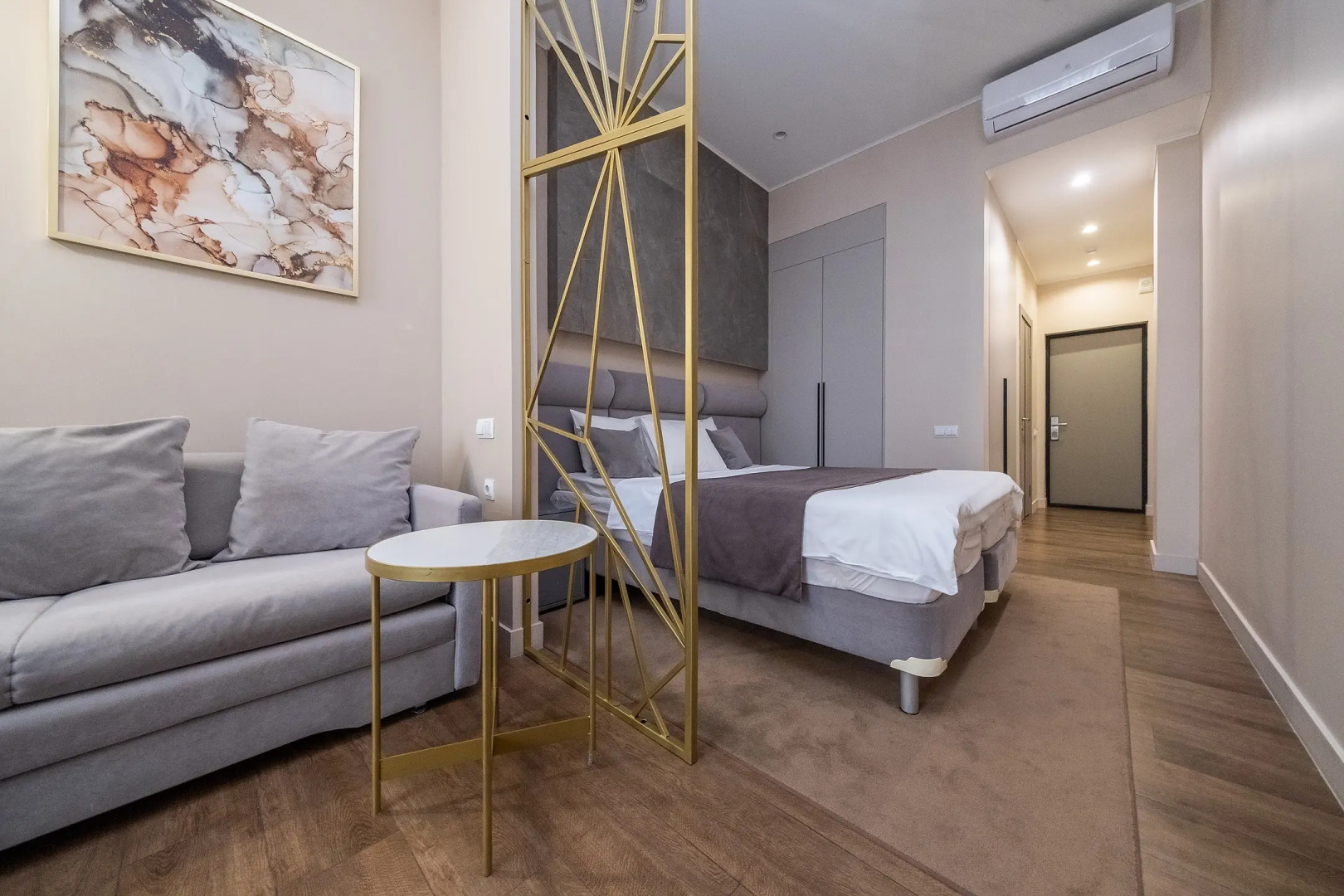 Апартаменты Миррор