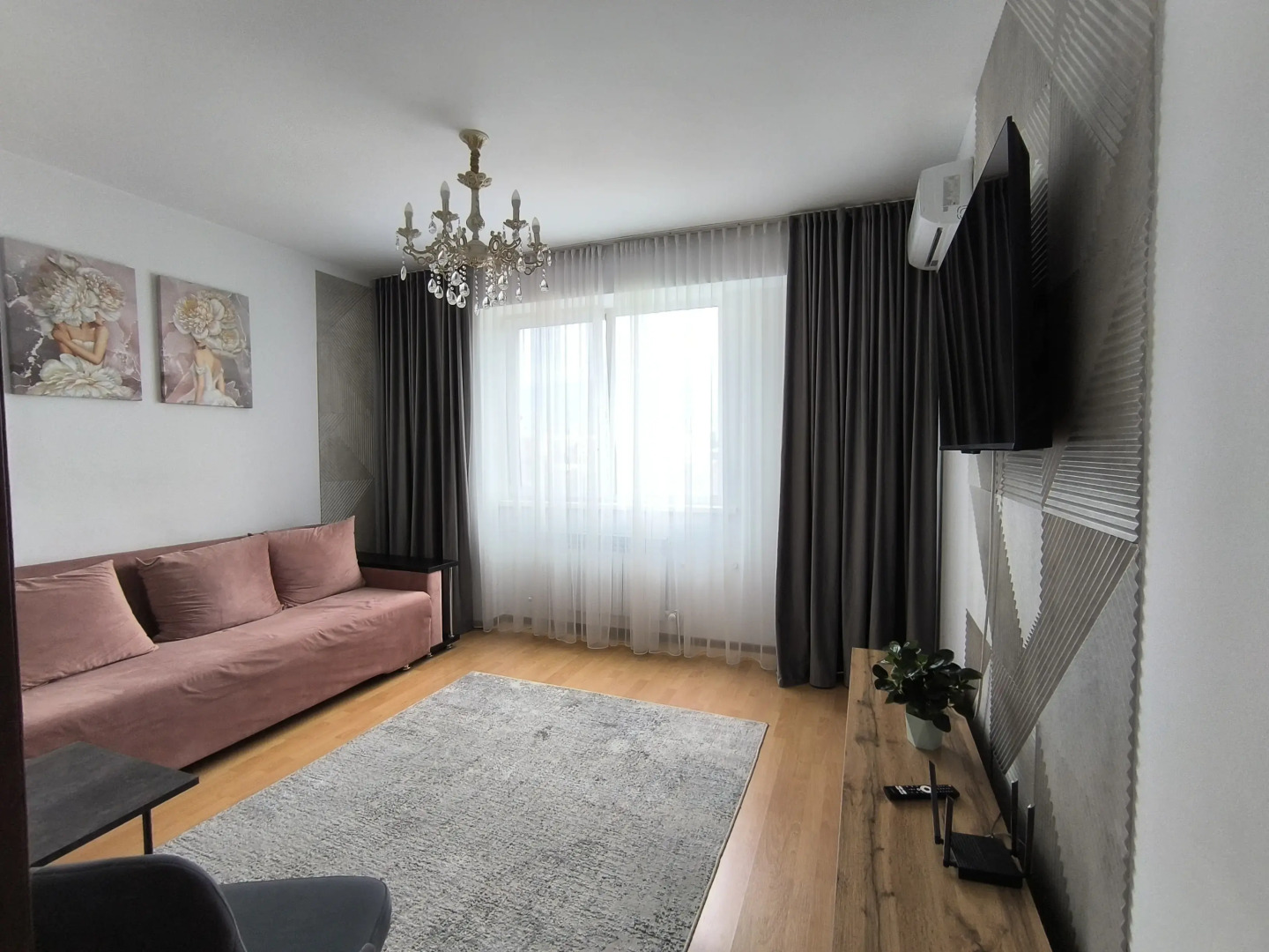 Двухкомнатная Квартира в Центре с Видом на Город и на Горы