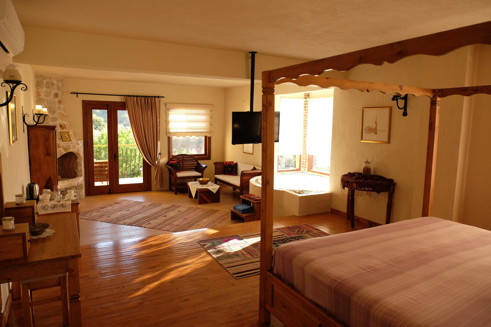 Отель Mandarin & Mango Boutique Hotel