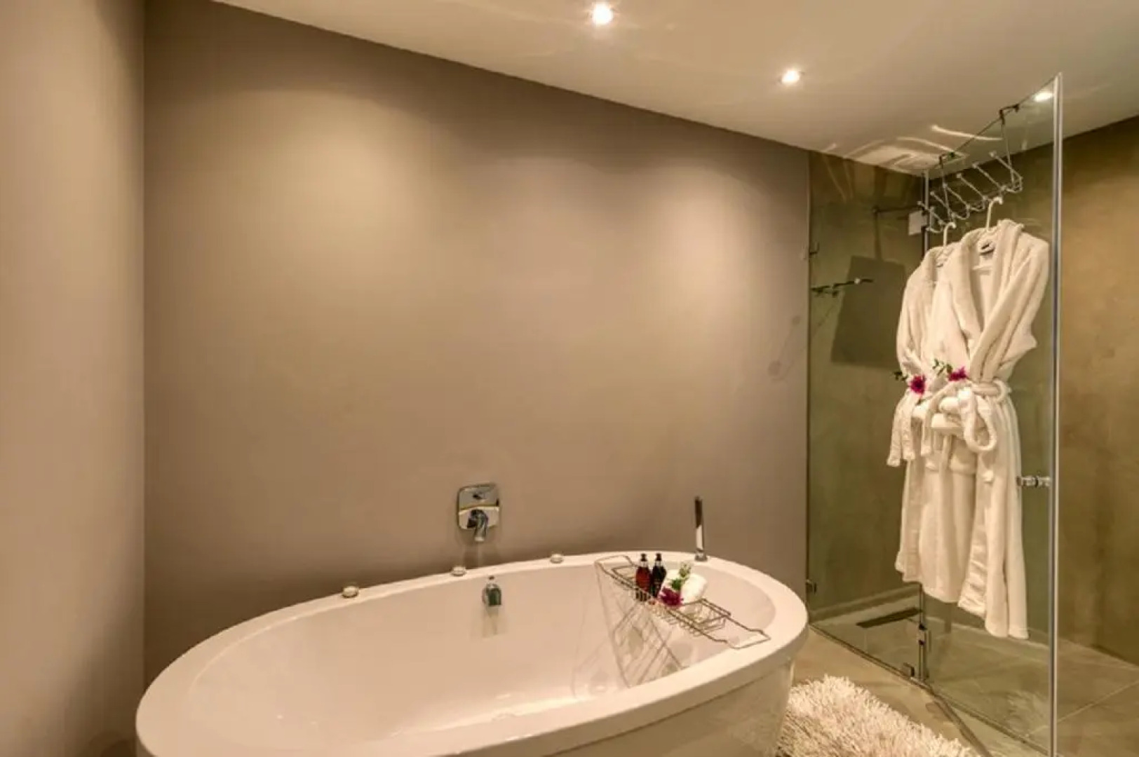 Отель Crown on the heads