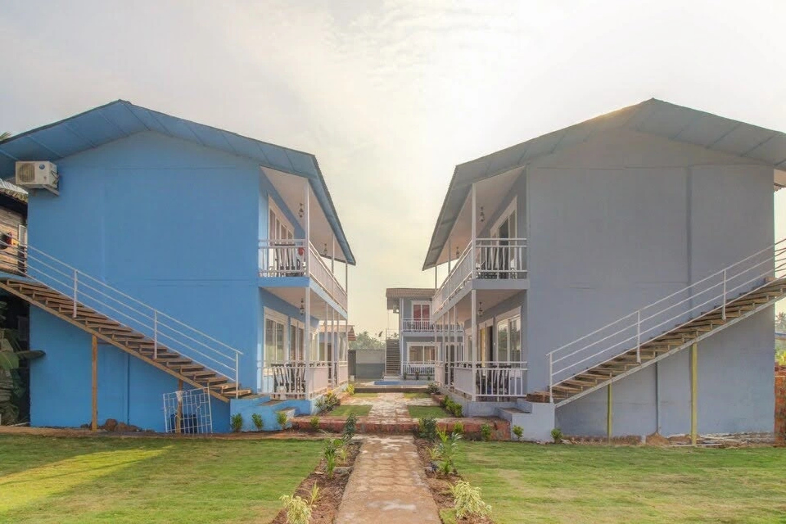 Отель Sea Shell Beach Cottages & Suite