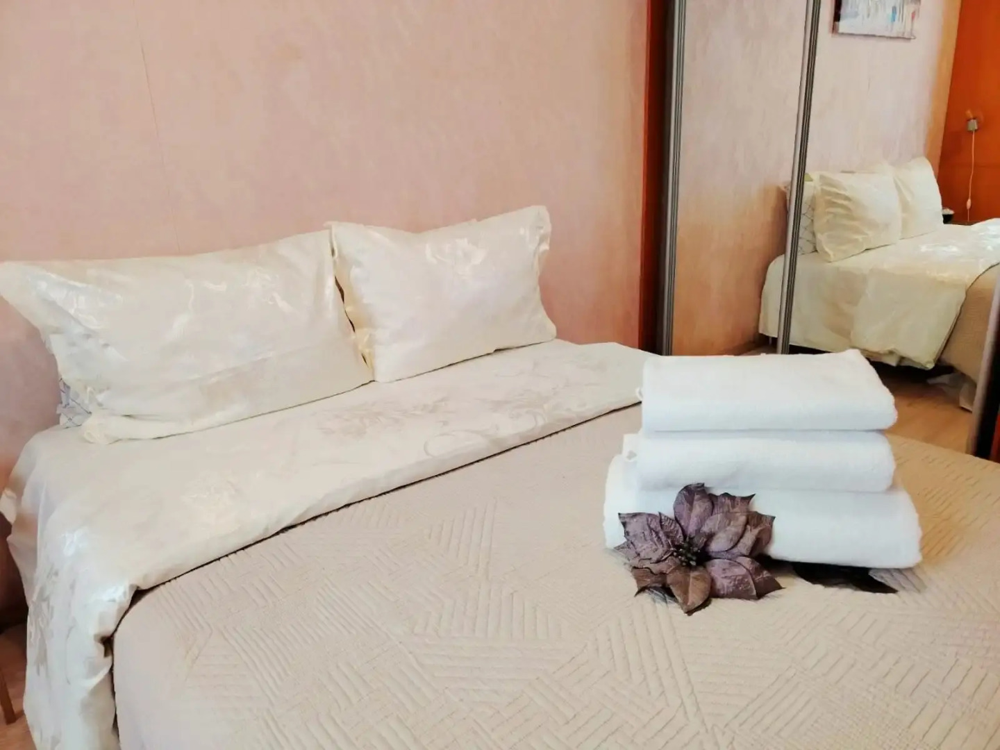 Квартира GoldApart Мантулинская 2