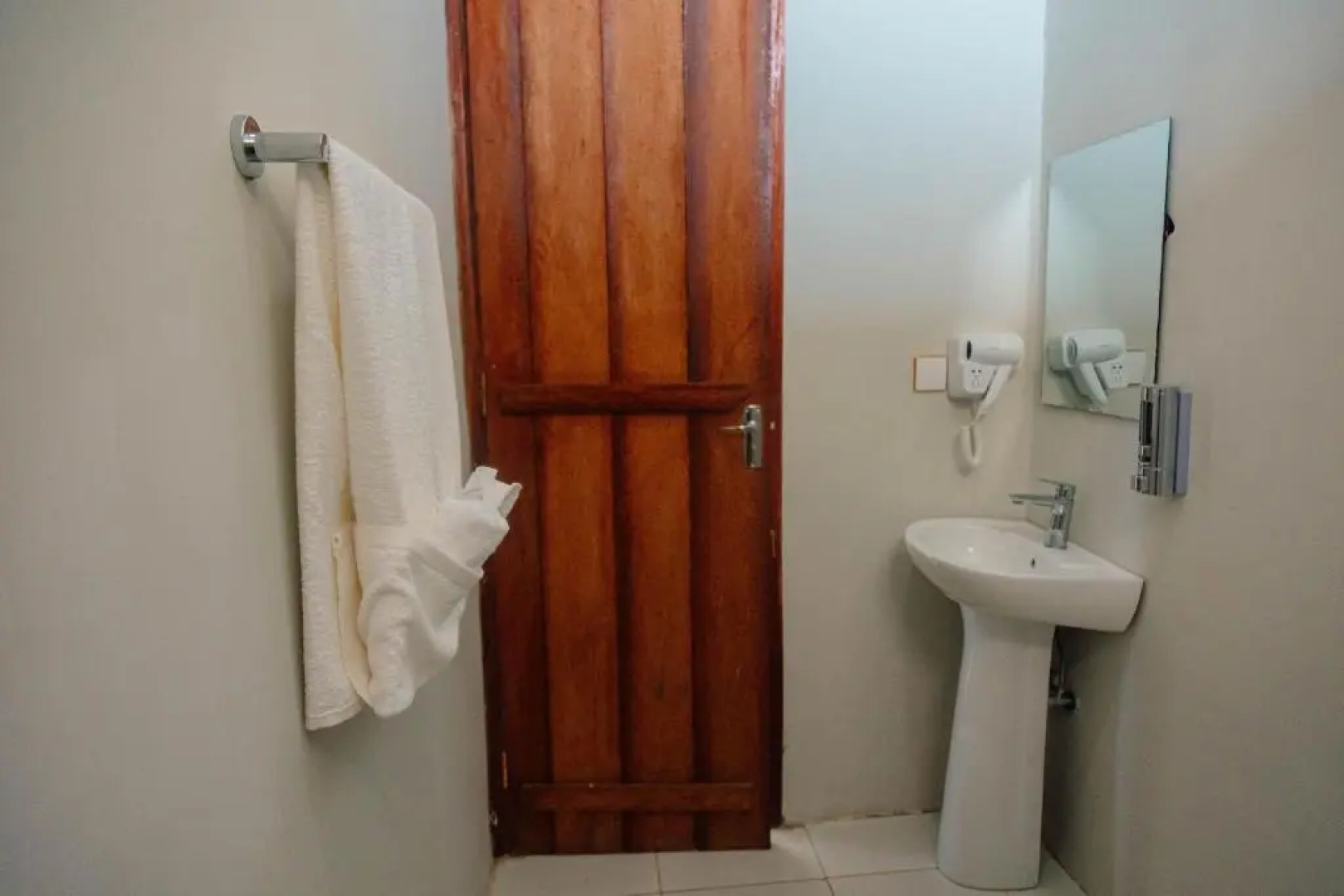 Отель Ocean Breeze