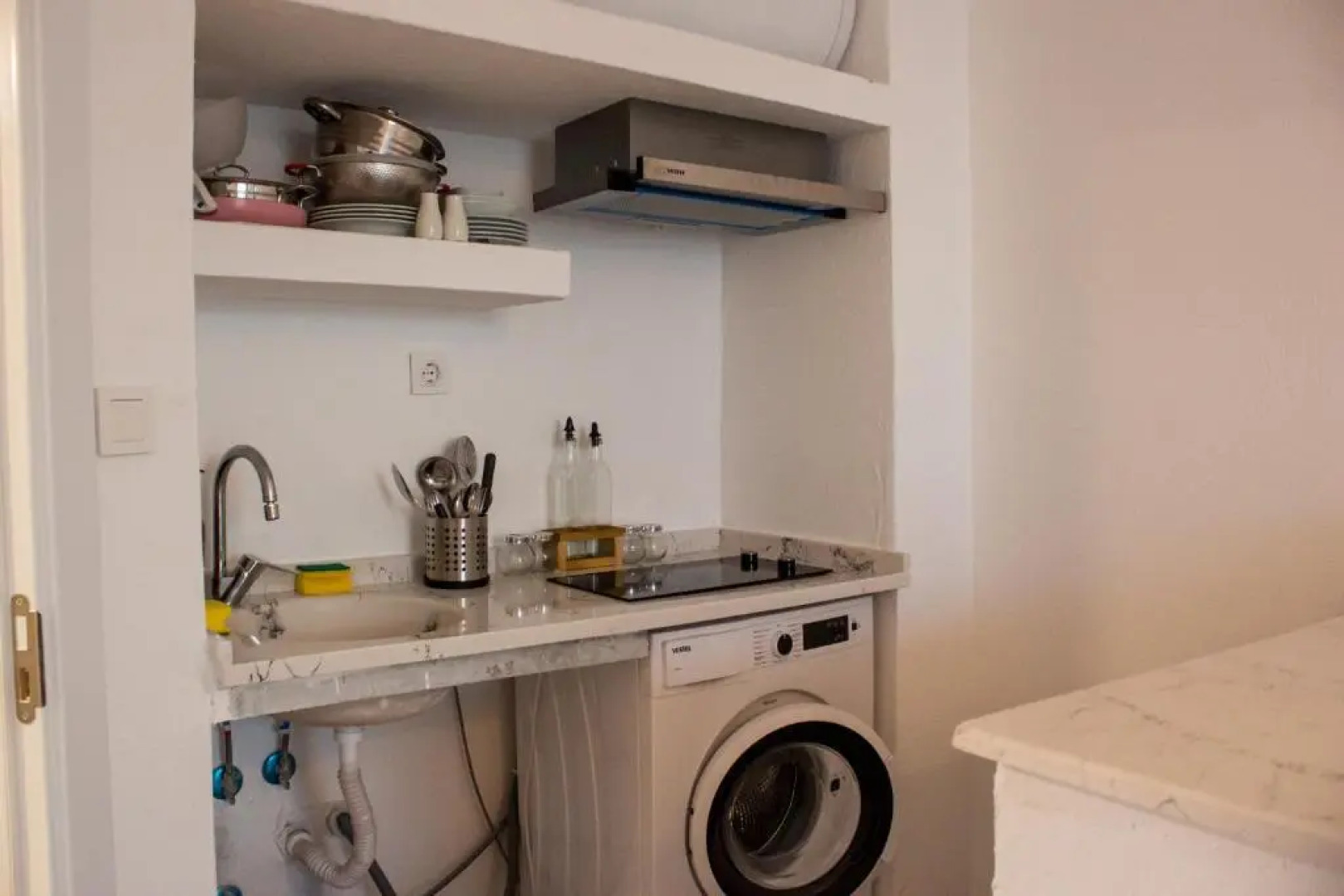 Отель Aloha Suites