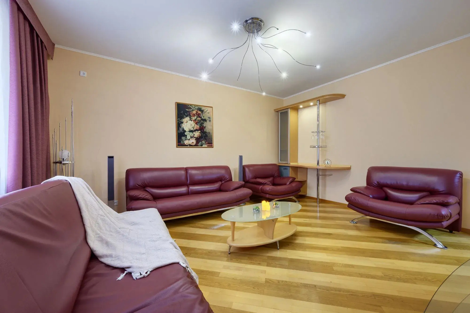 Трёхкомнатные апартаменты на Маршала Чуйкова