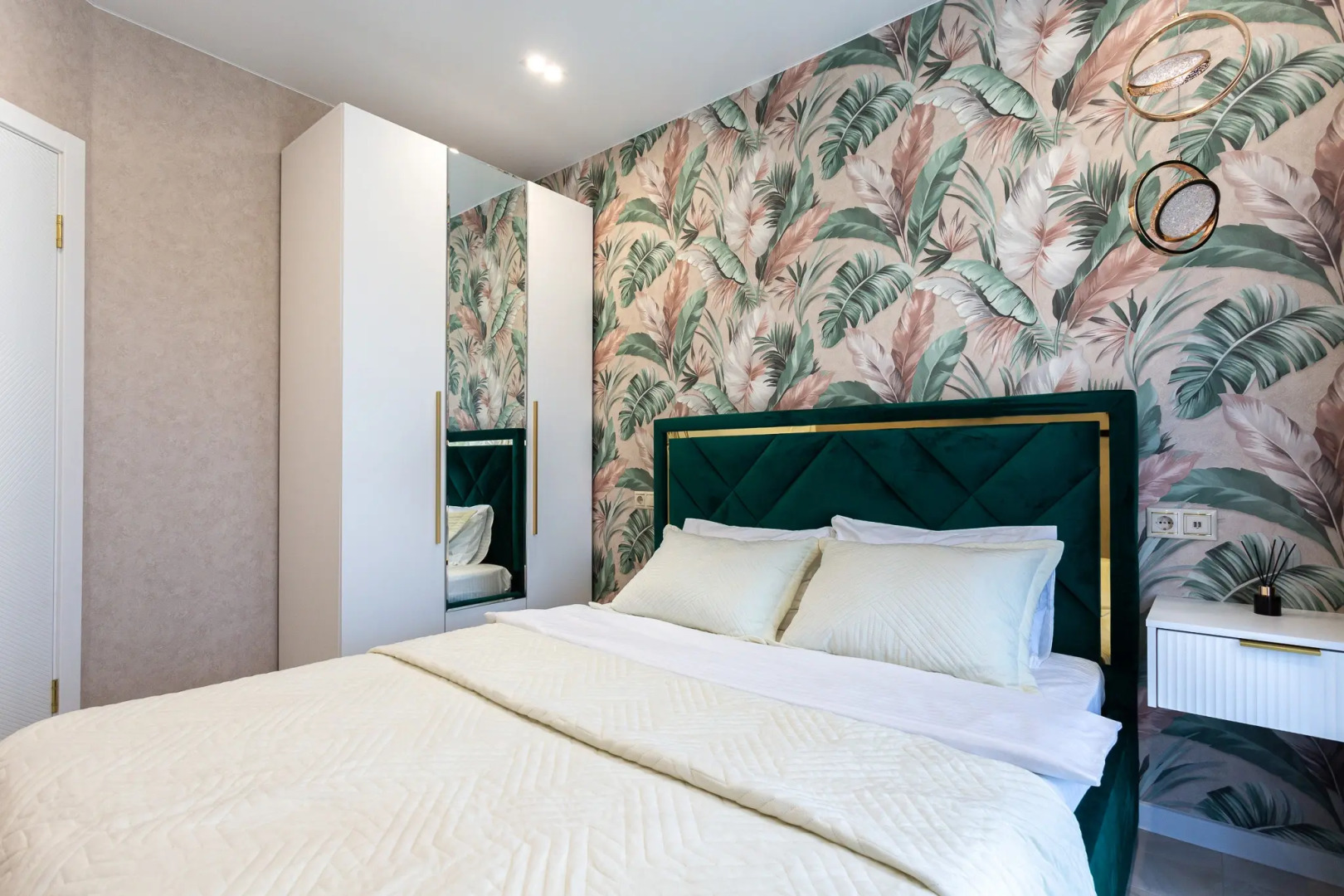 Квартира уютная двухкомнатная с балконом в мкр Кудепста