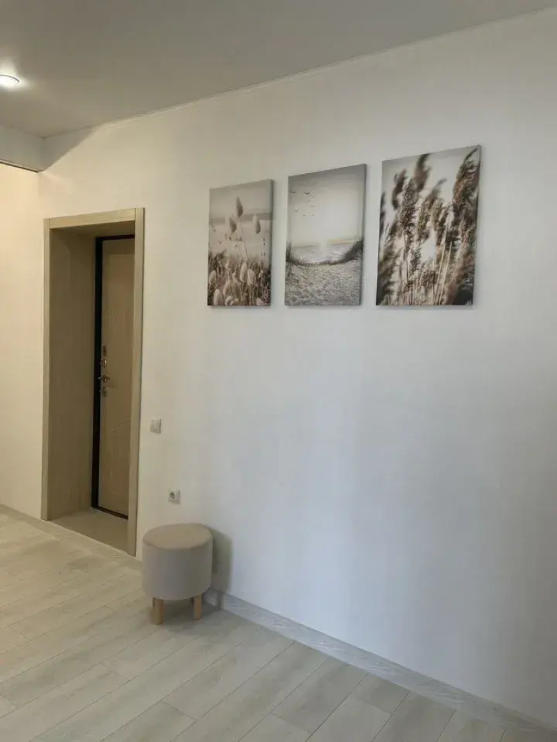 Квартира c нoвым coвременным peмoнтoм и новой техникoй