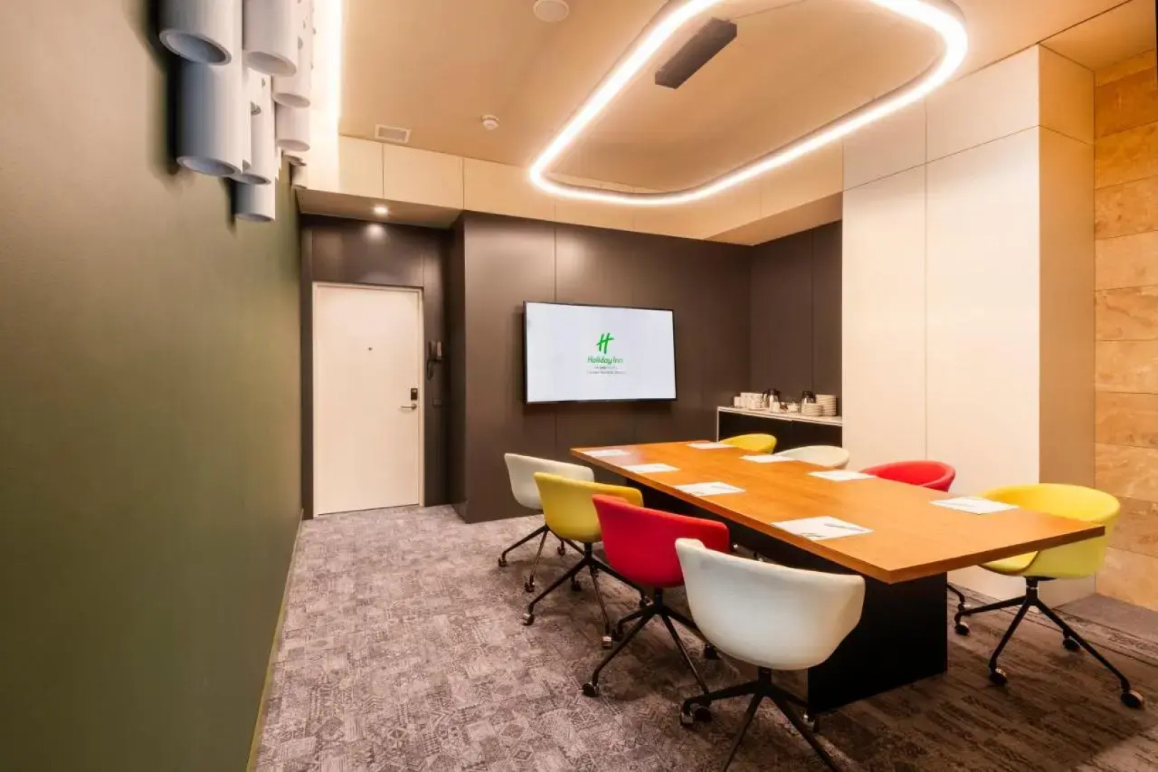 Отель Holiday Inn Yerevan Republic Square, an IHG Hotel