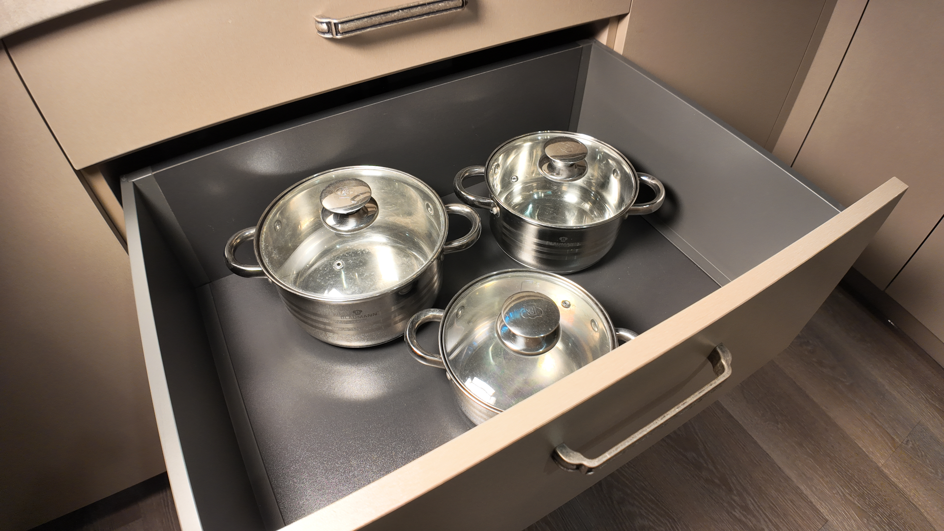 Апартаменты Apart SV1 Цоколь Раушен Престиж