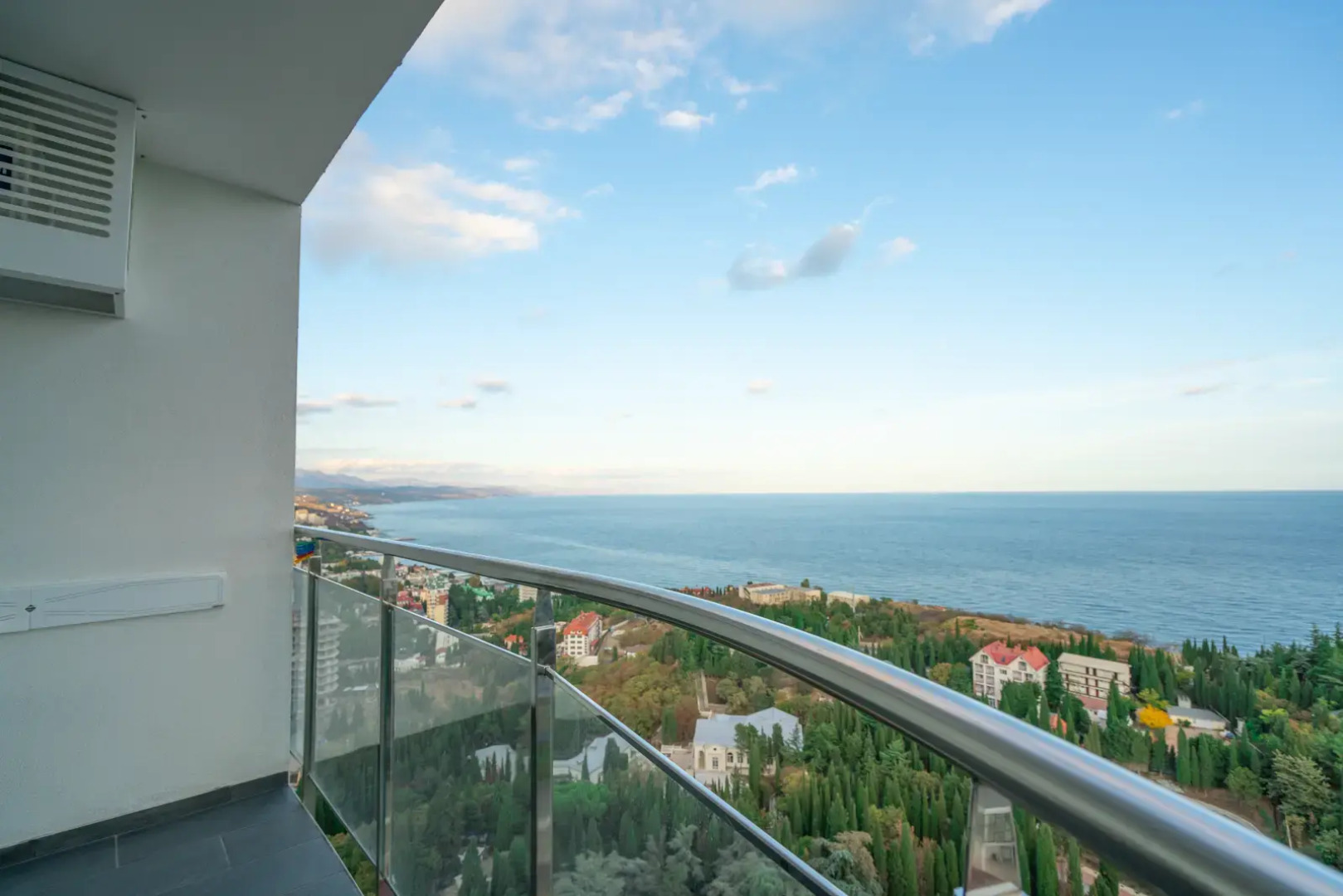 Апартаменты LS-Lux-Orange с прямым видом на море с 14 этажа