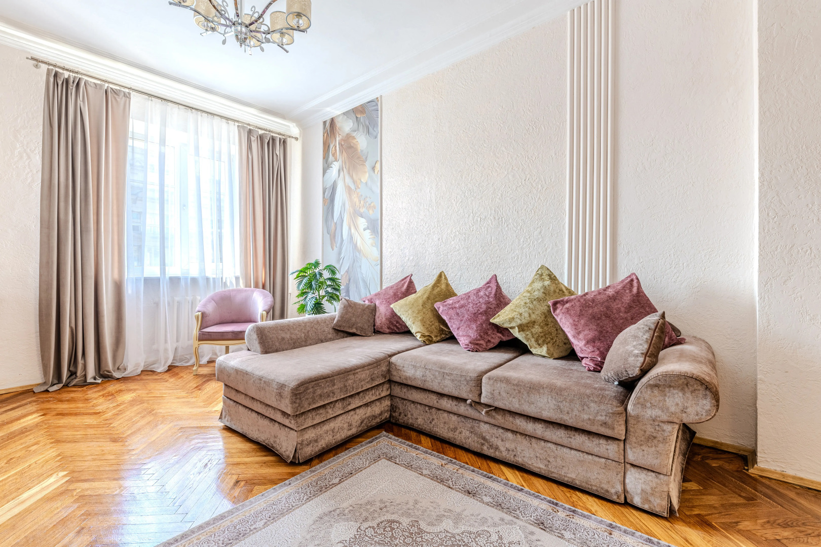 Квартира Трехкомнатная на Проспекте Независимости 23