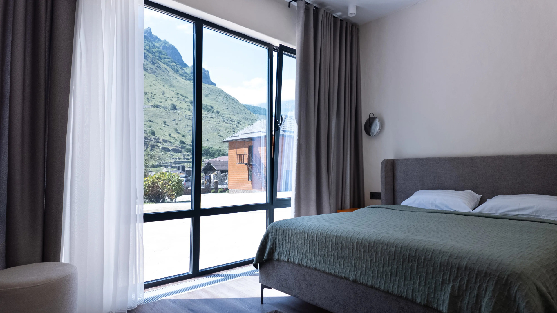 Отель Караван