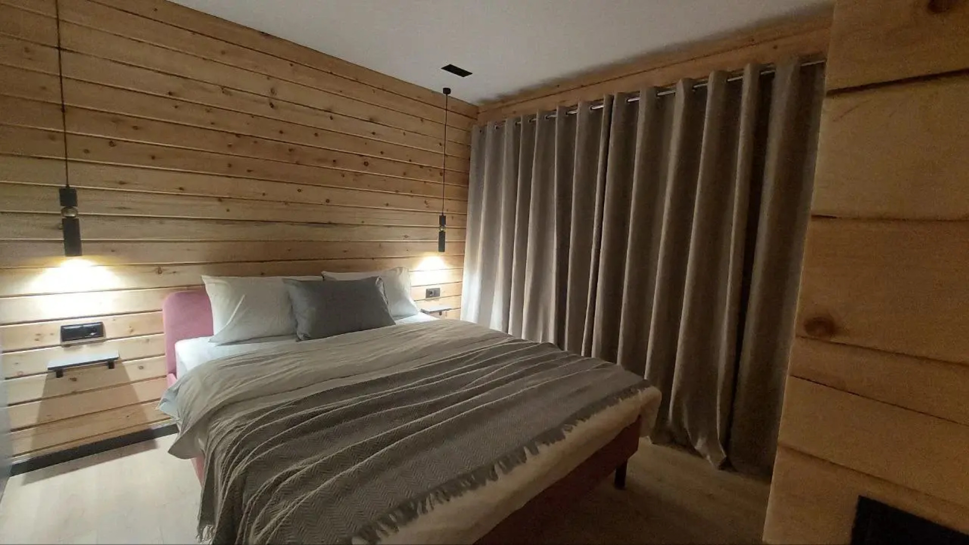 Гостевой дом Деревянный дом с камином в лесу на Славянской