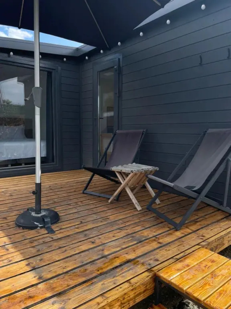 Бунгало Скандинавское на Двоих с Панорамными Окнами, Террасой и Финским Банным Чаном на Дровах