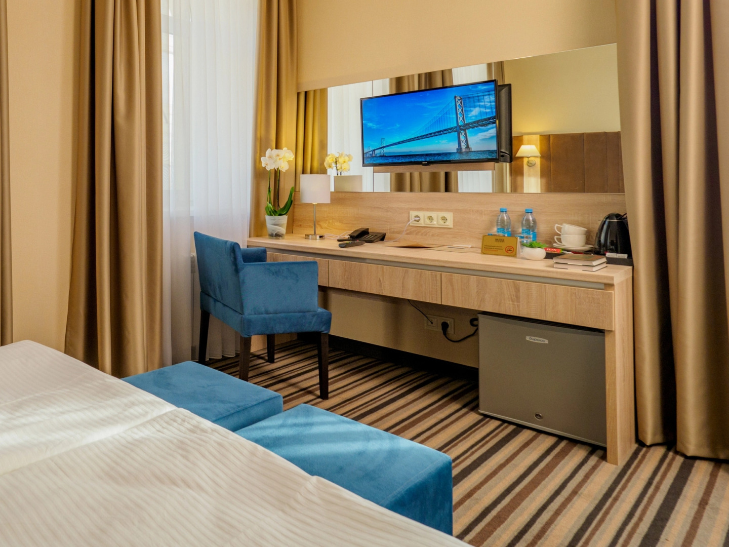 Отель Бридж