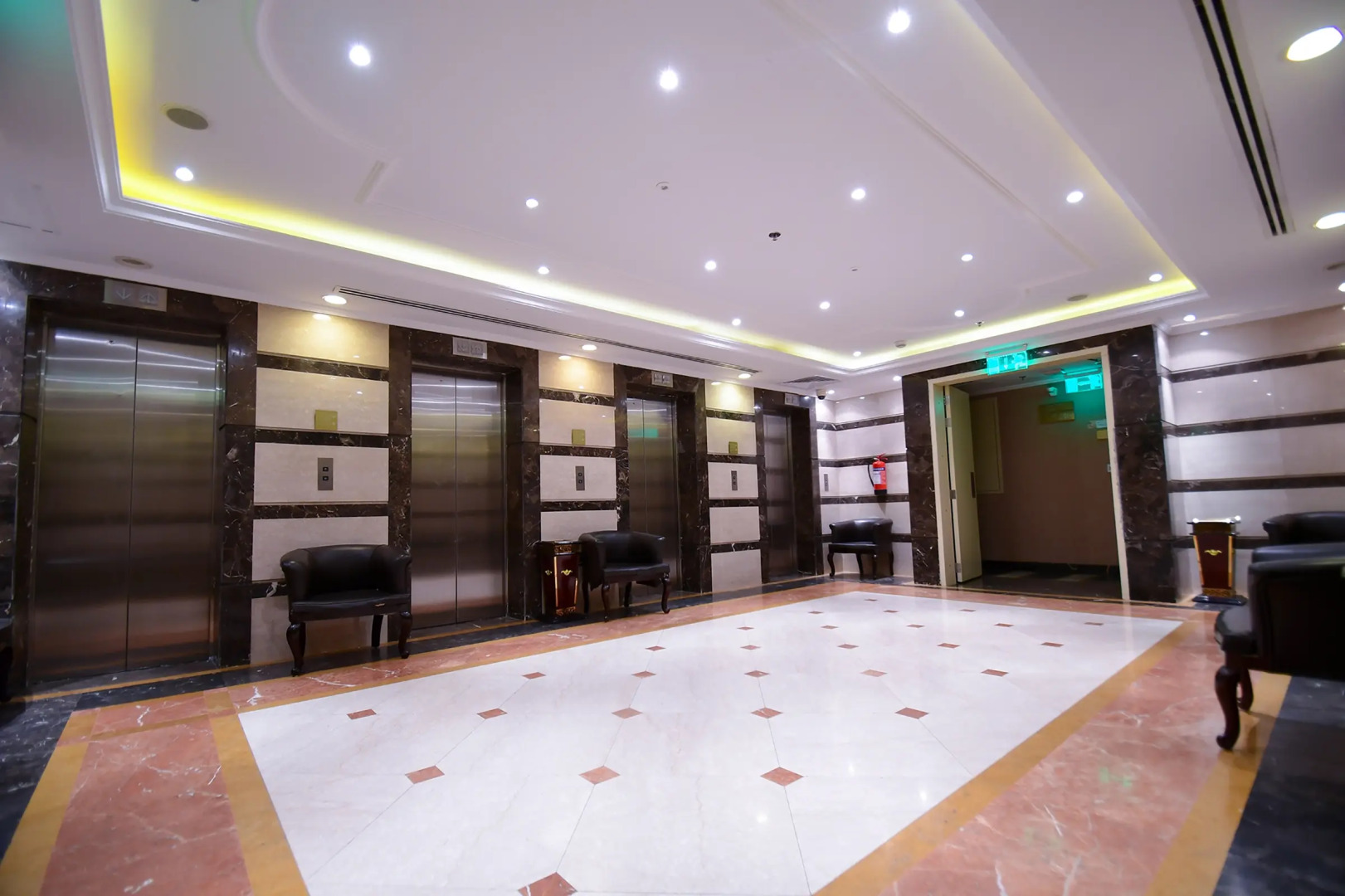 Отель Golden Tulip Al Ansar