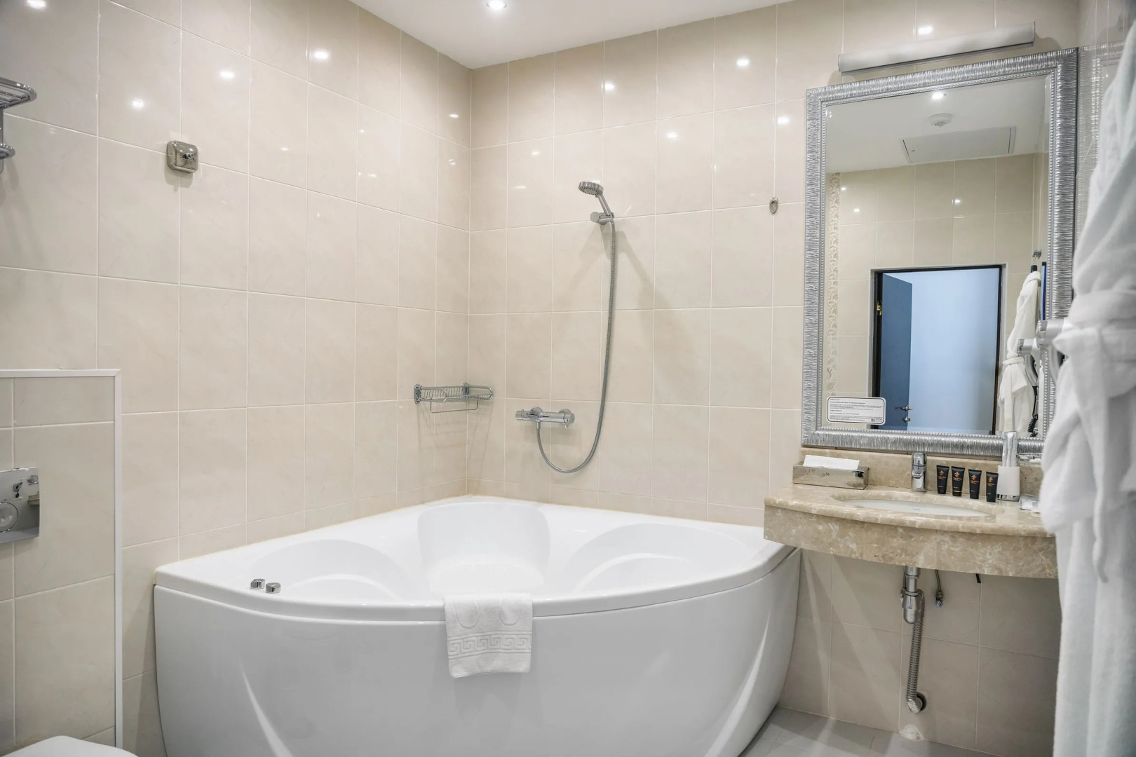 7 Avenue Hotel & SPA