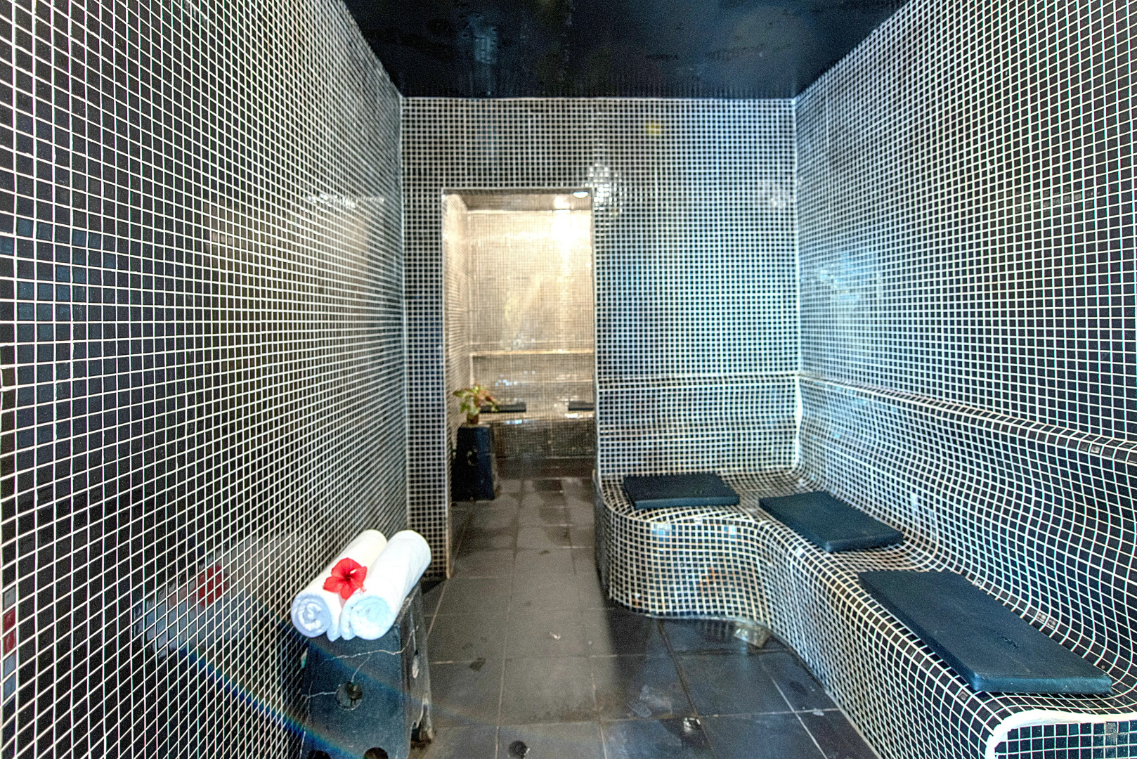 Отель Golden Banana Residence