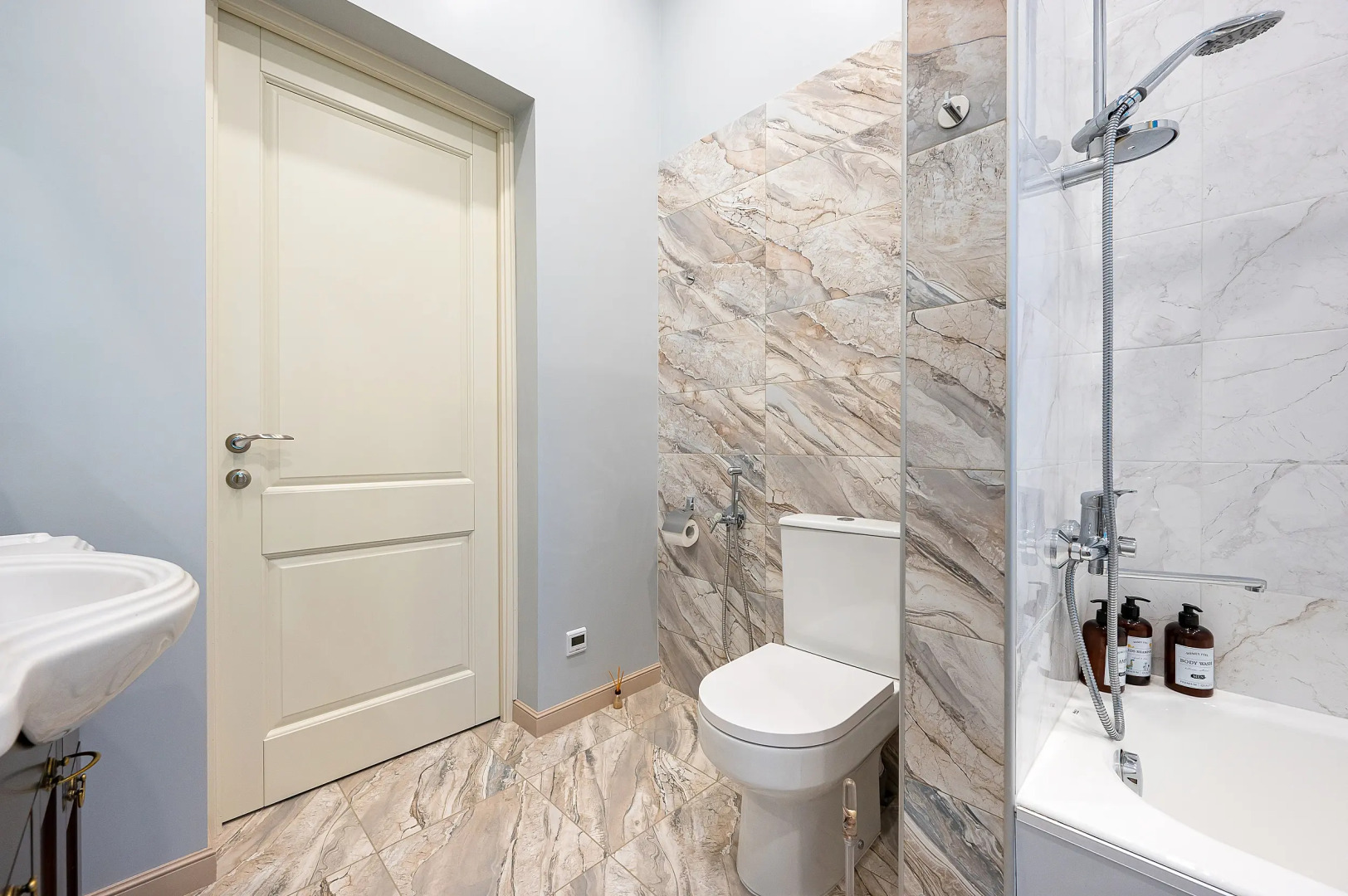 Трехкомантная квартира у летнего сада в Мозаичном дворе