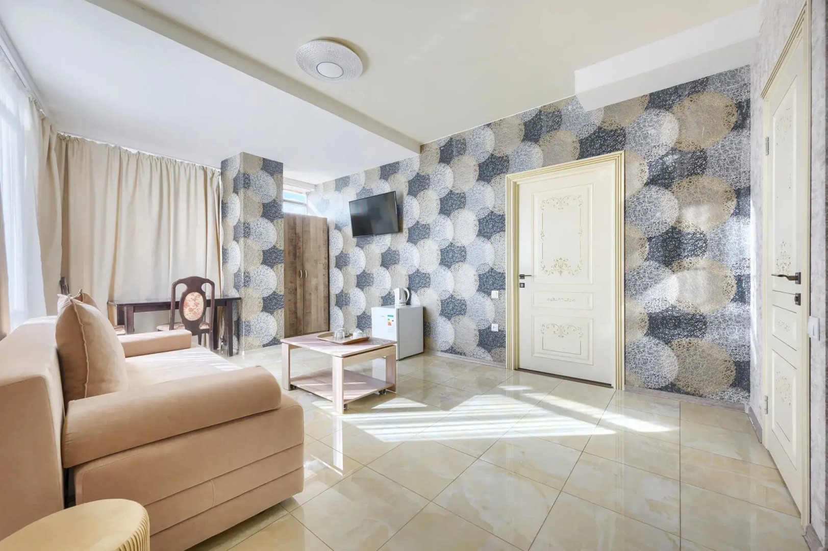 Отель Наири