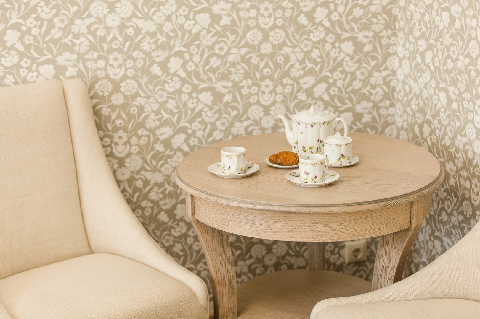 Отель Левада