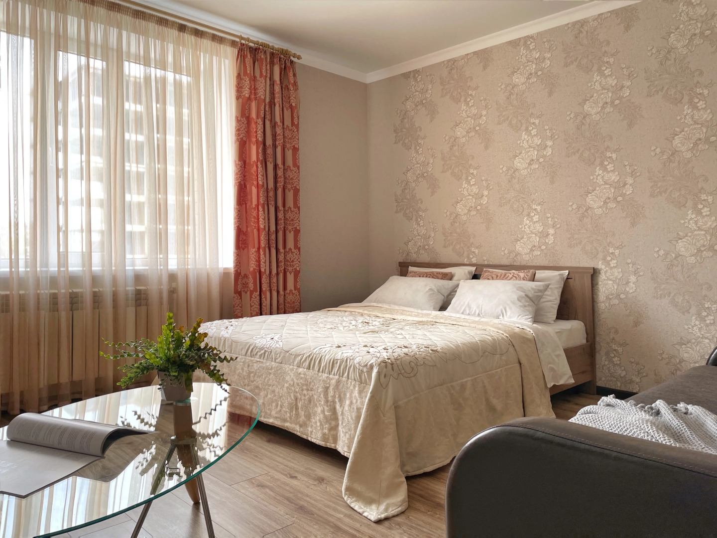 Двухкомнатные Апартаменты Люкс  на 9 человек в курортной зоне Ессентуков