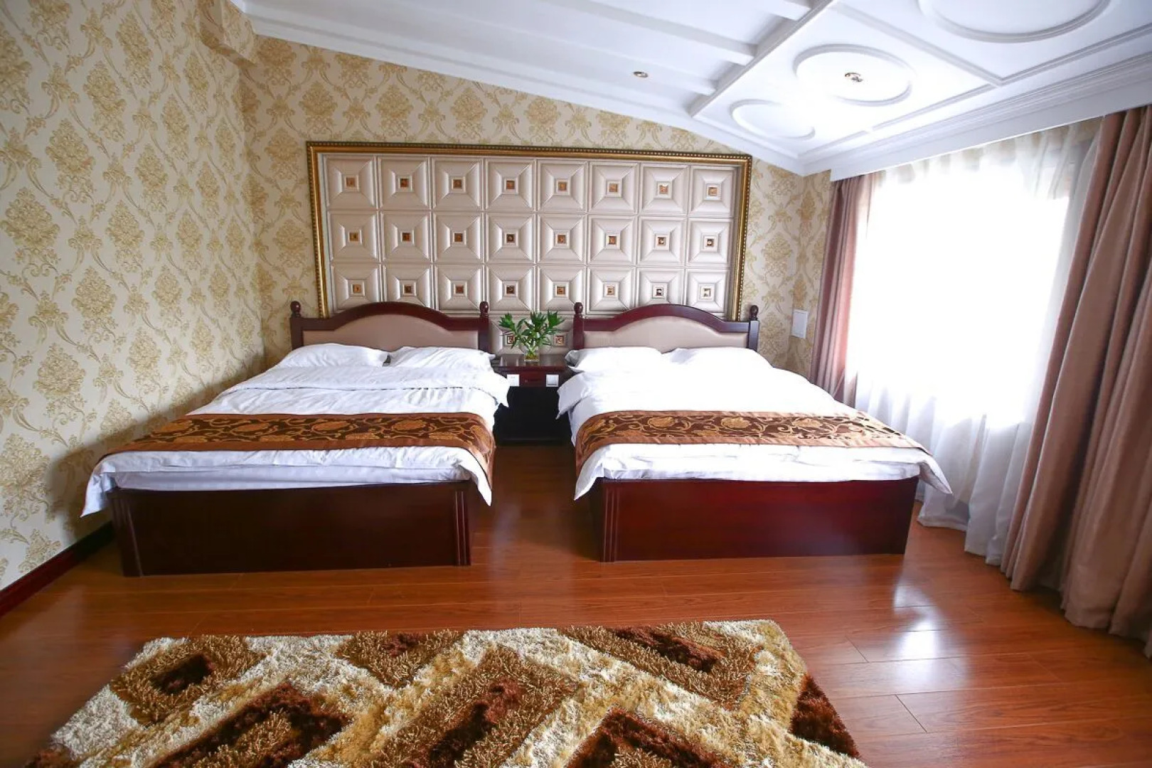 Отель Империал