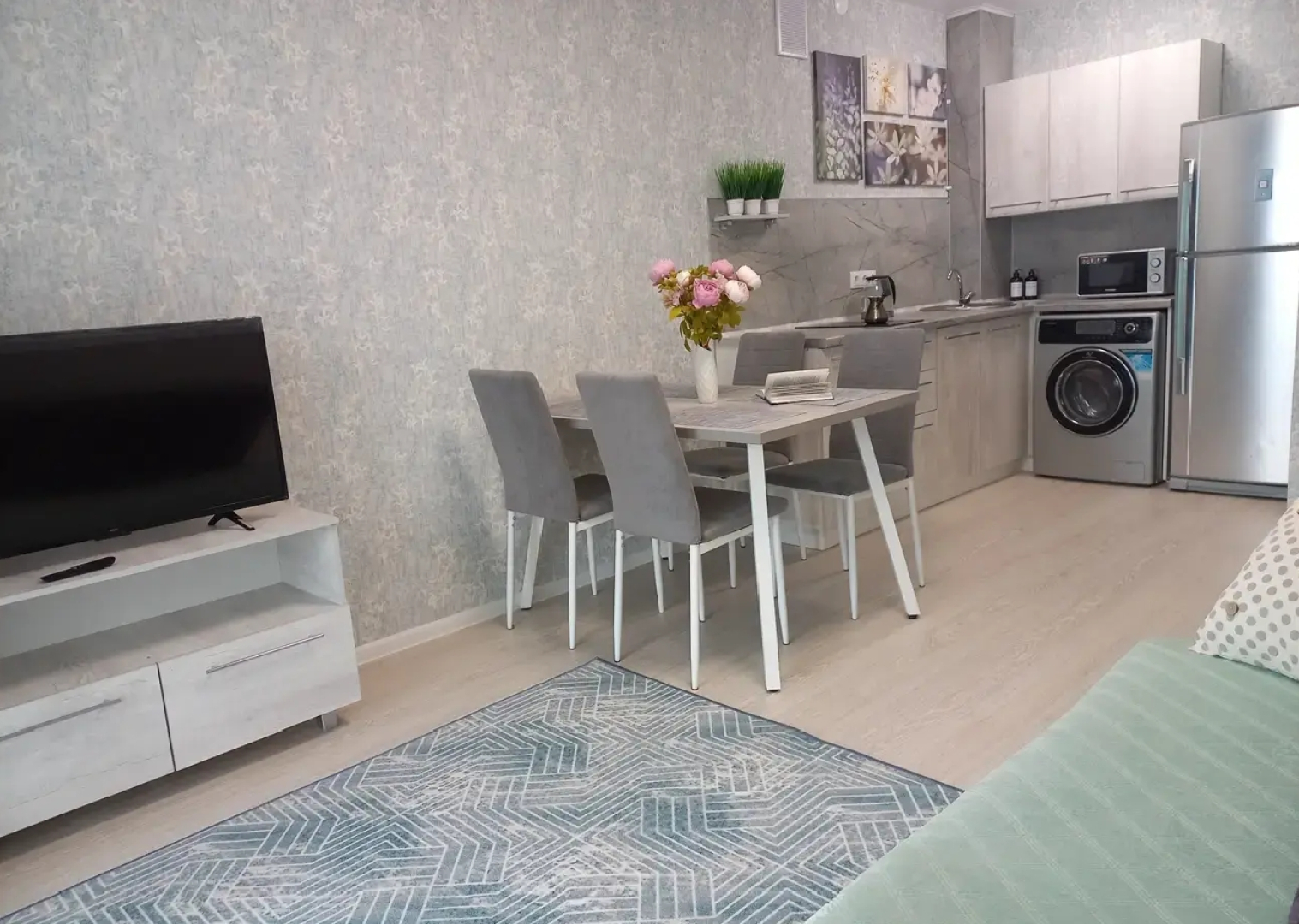 Апартаменты Монтана до 4 Чел на Возрождения 51 Пятница Сеть Посуточных Квартир