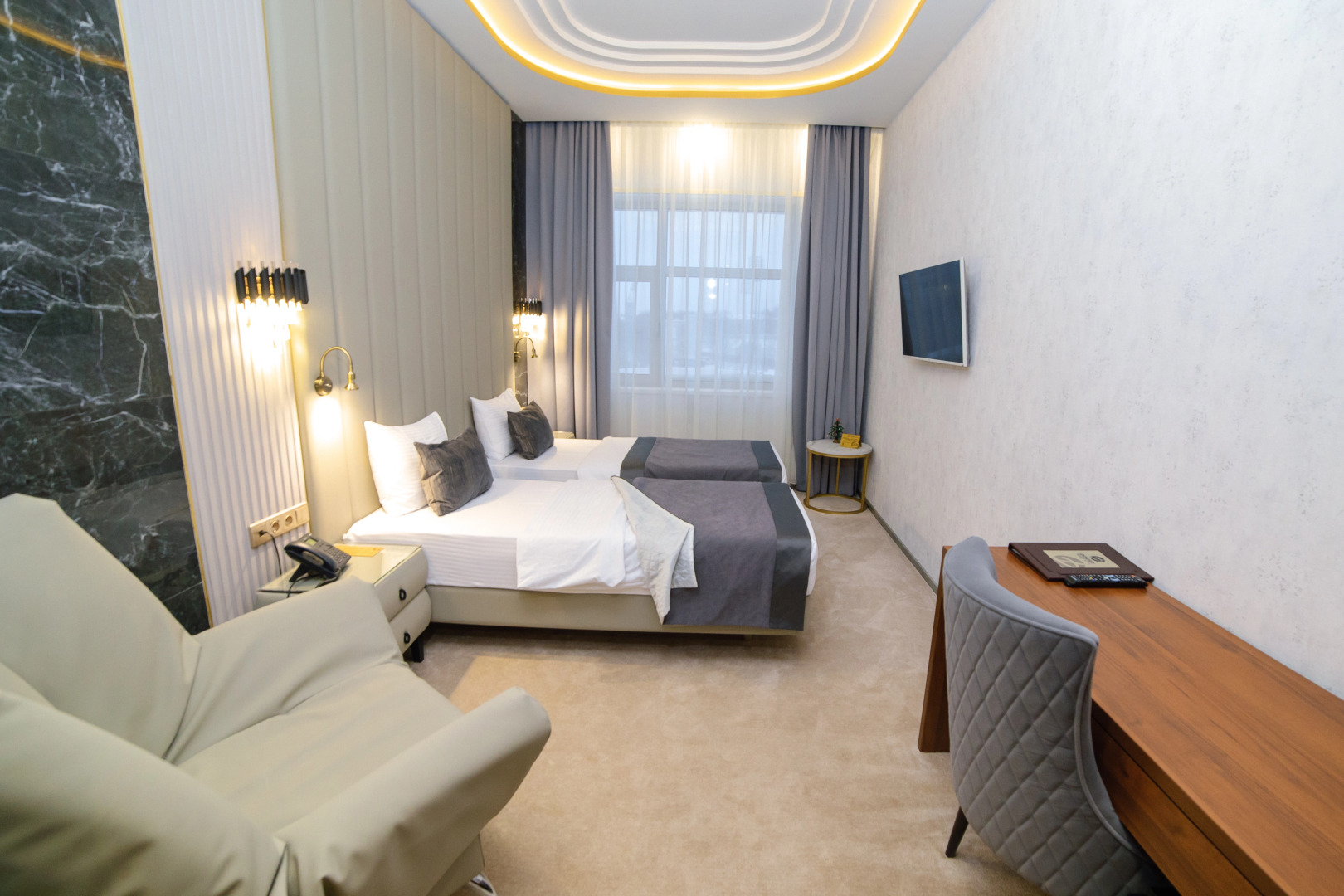 Отель Довгий