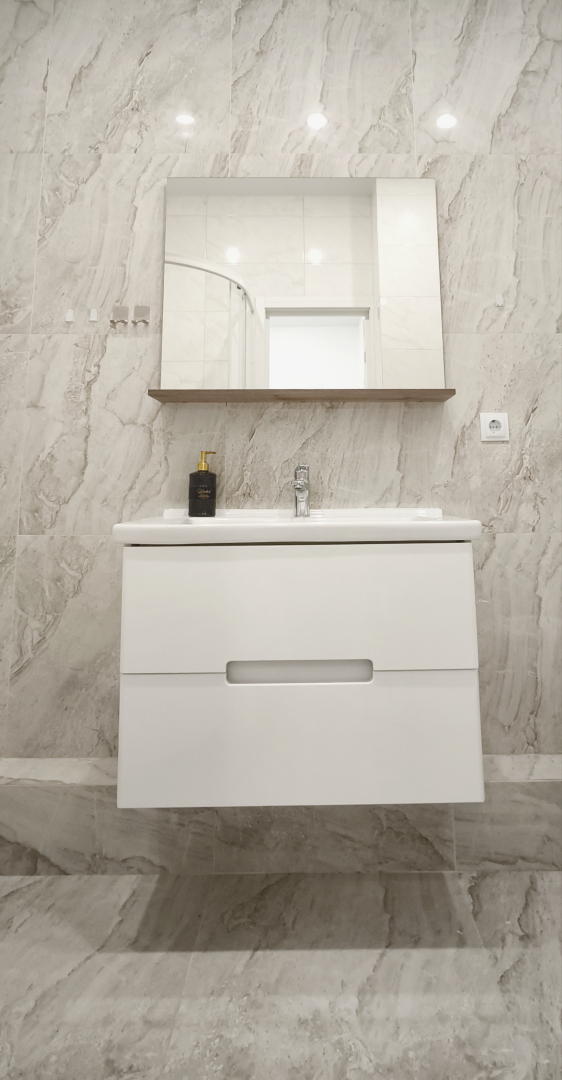 Квартира с большим телевизором и шикарным видом на реку Кубань