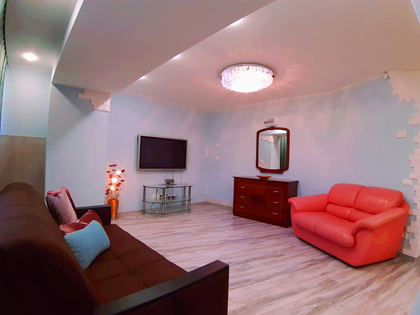 Апартаменты на площади Революции