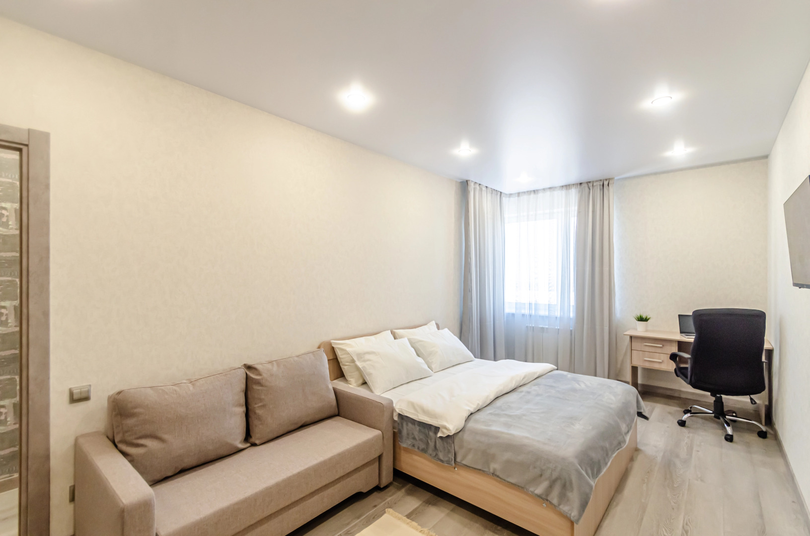 Апартаменты 1-к квартира на Ново Садовой 215б