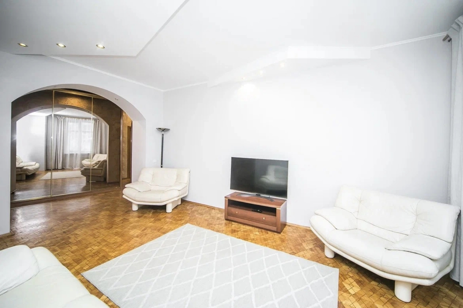 Апартаменты на проспекте Независимости 36