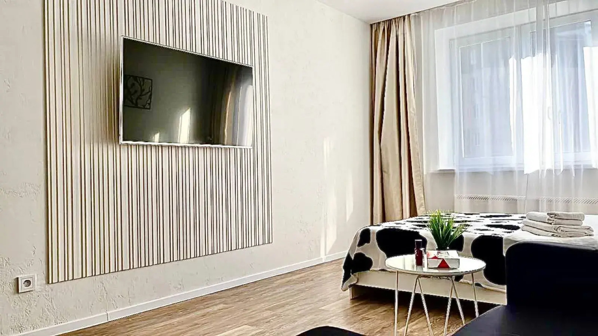 Квартира Однокомнатная Рядом с ЛА Трактор и Красивым Видом на Собор