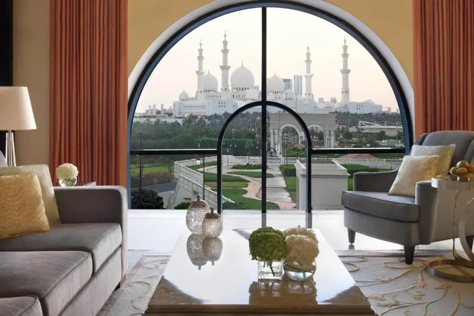 Отель The Ritz-Carlton Abu Dhabi, Grand Canal