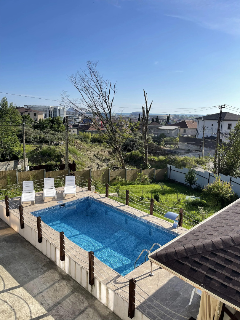 Вилла с бассейном и 5 мастер спальнями