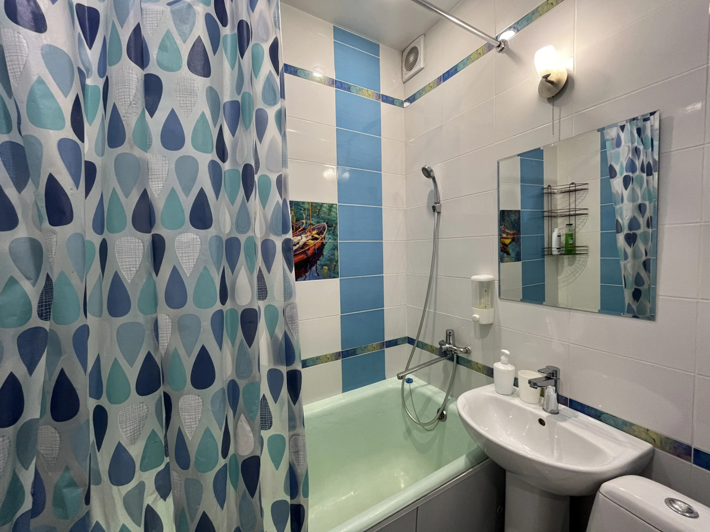 Апартаменты Unique Apart Каштан рядом с РИАцентром, КузГТУ и кинотеатром Космос на Демьяна Бедного 3