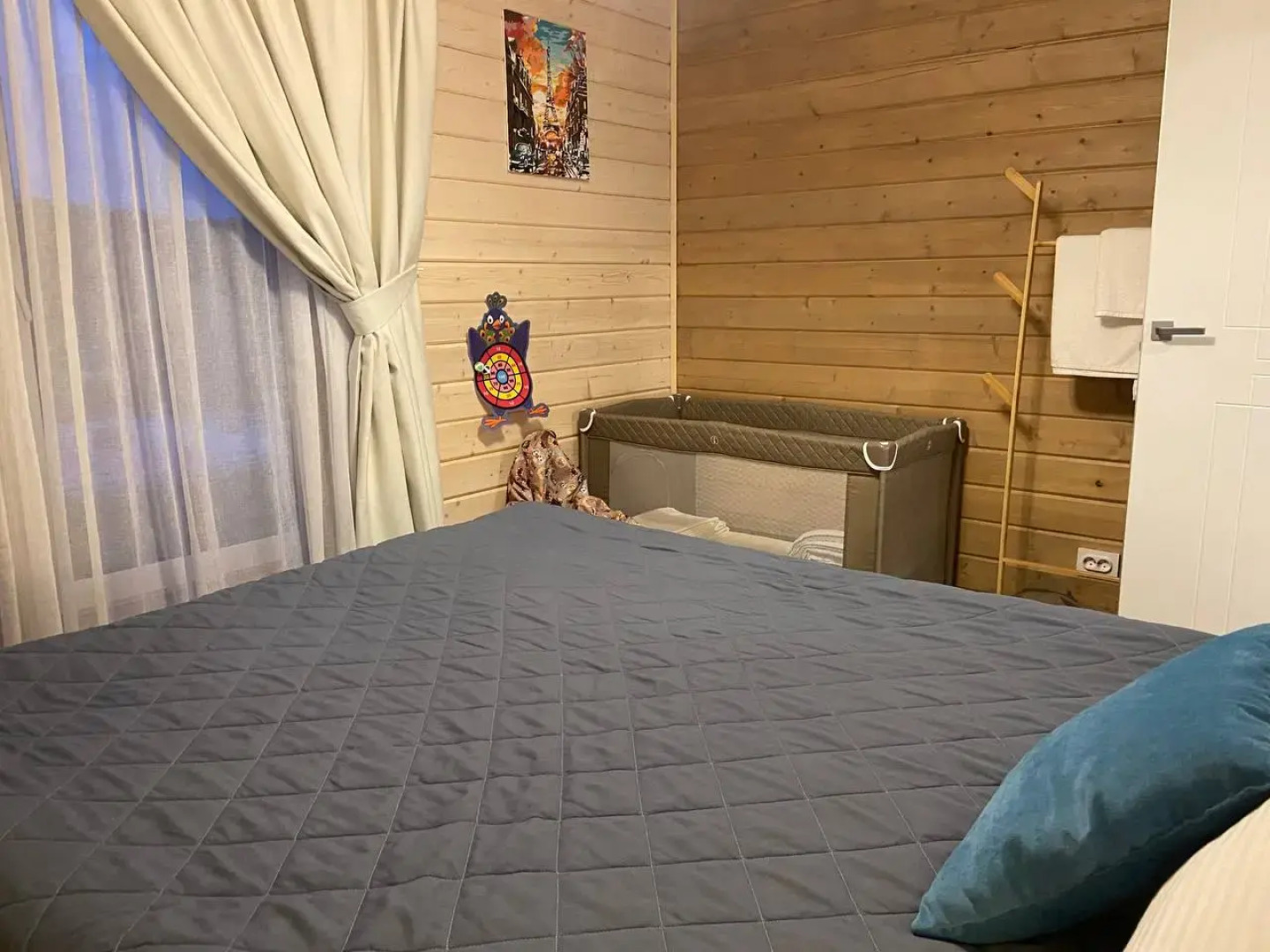 Частный дом комфортный со столом для пинг-понга и батутом