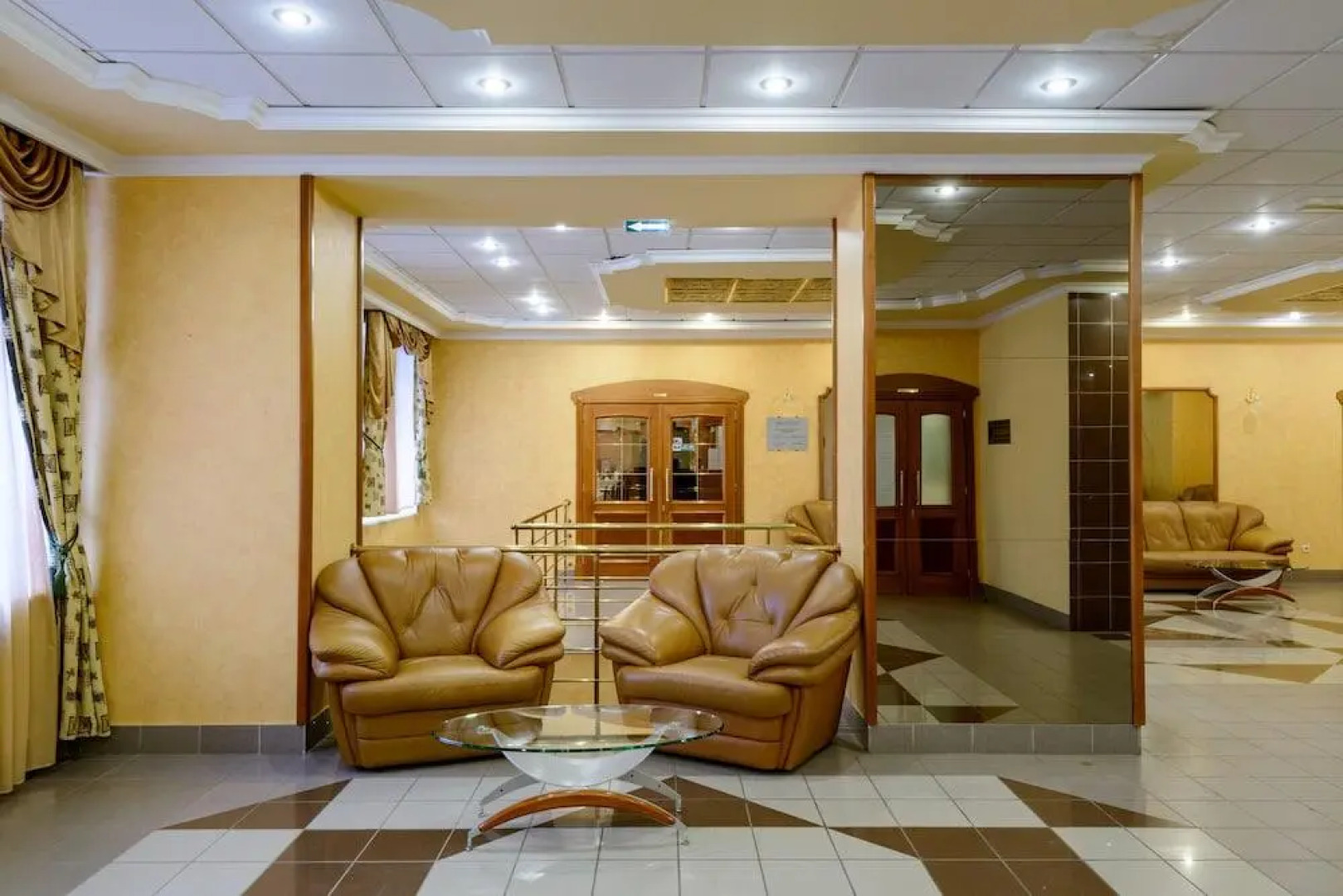 Азимут Отель Мирный