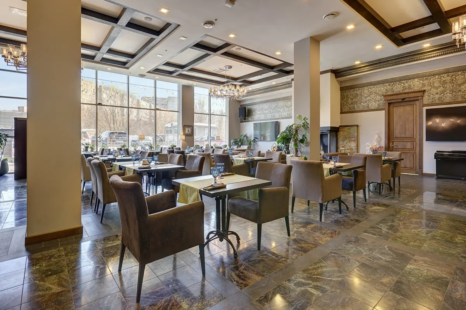 Отель Астро Плаза