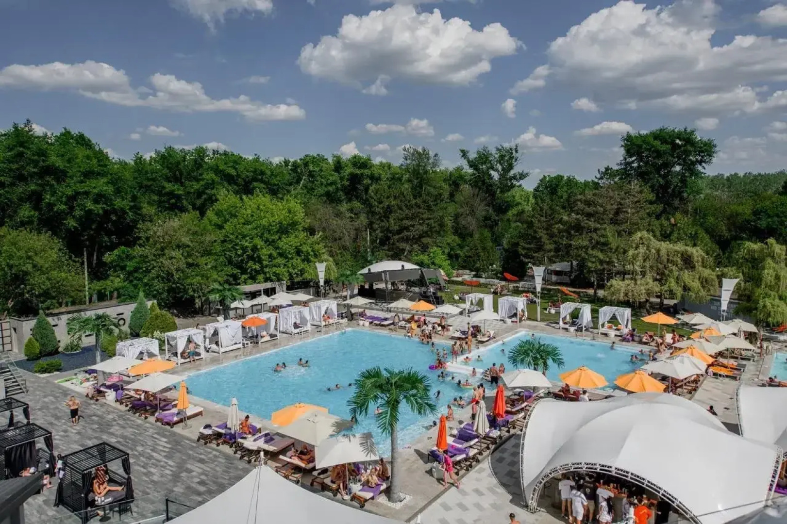 Отель BOUTIQUE HOTEL EMBARGO