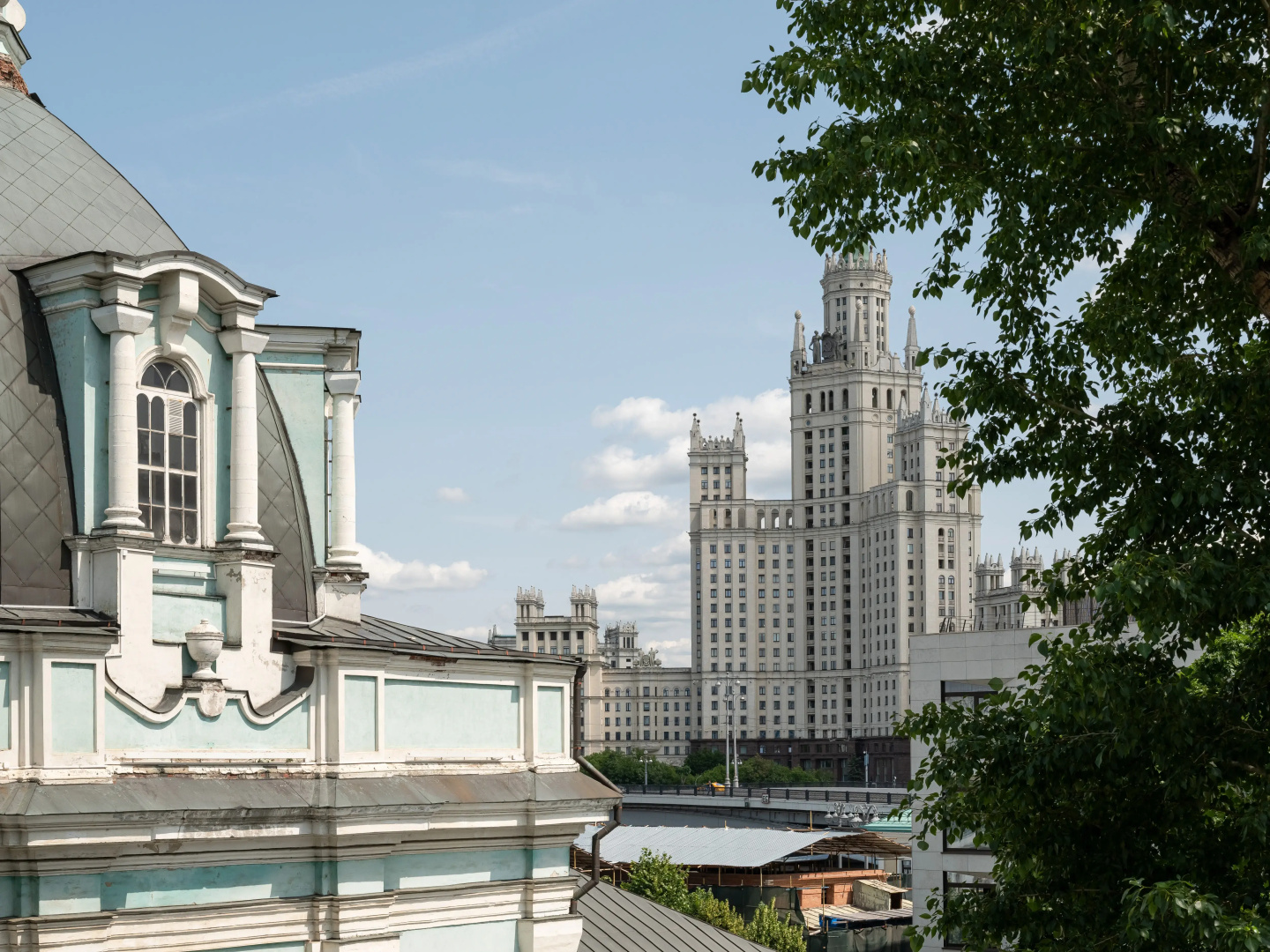 Квартира GM Apartments с видом на Набережную и Котельническую высотку