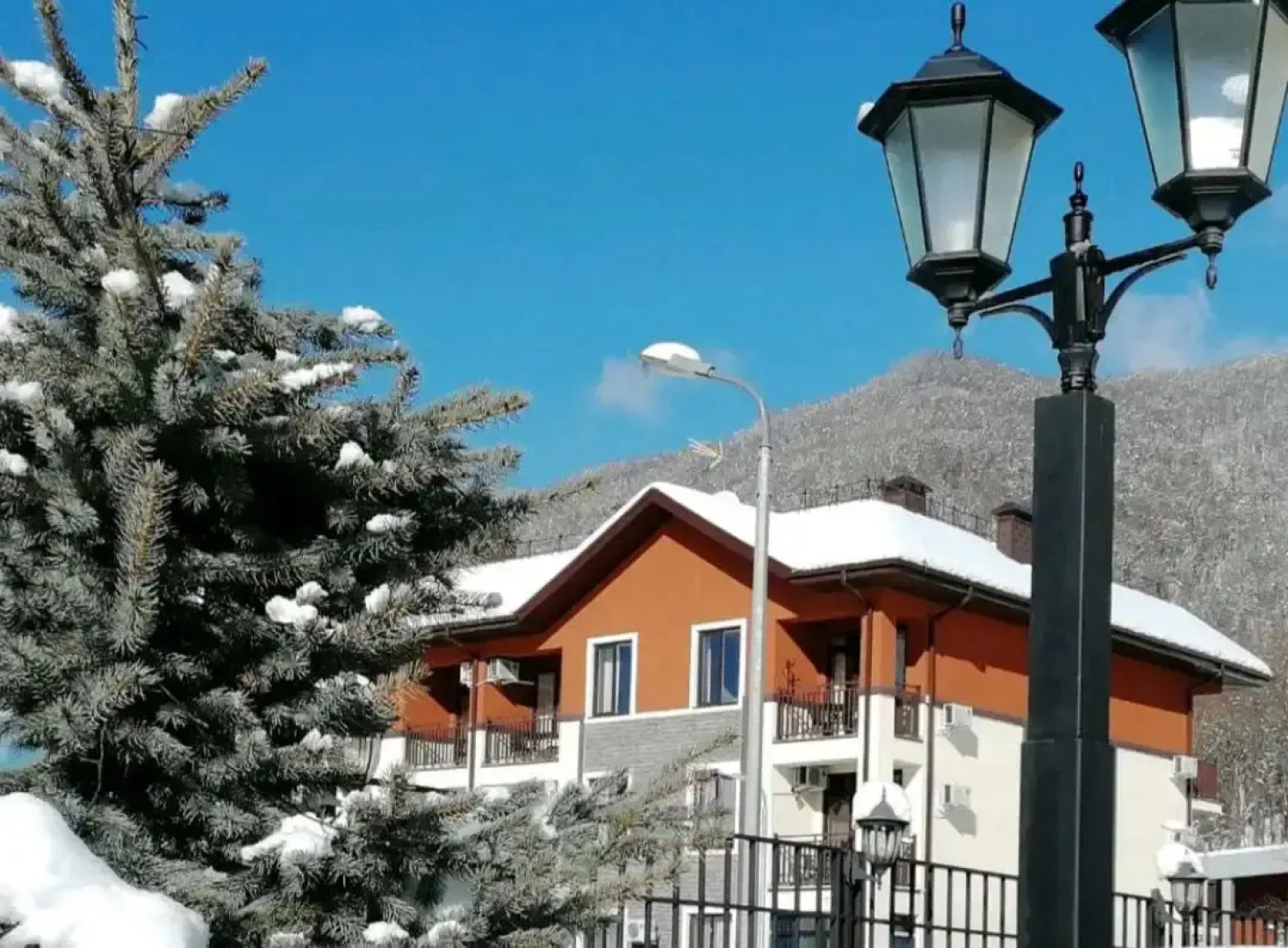 Квартира с 2 спальнями с балконом и видом на горы