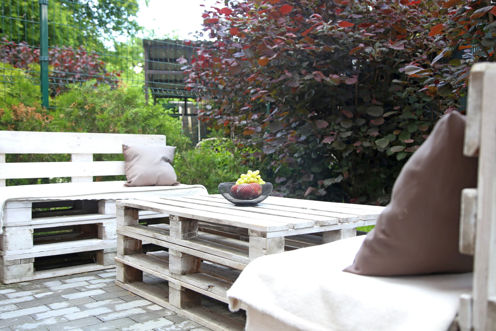 Апартаменты Уорхол - апельсин и капучино в интерьере с собственным двориком для BBQ в 10 минутах от центра