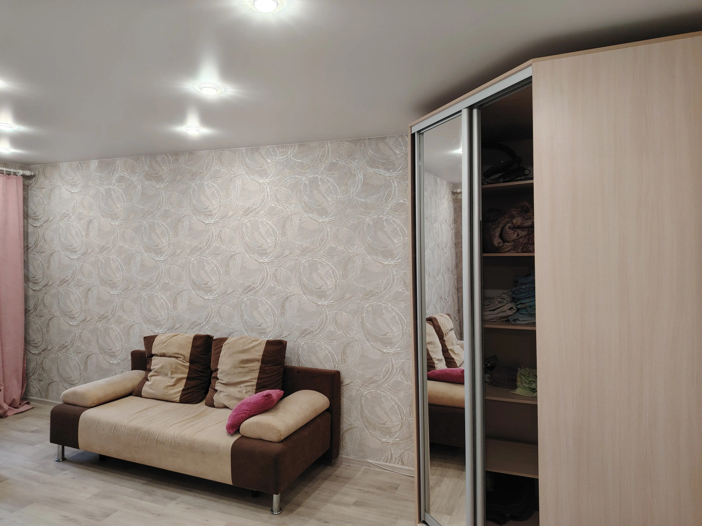 Квартира Двухкомнатная рядом с ЖД вокзалом