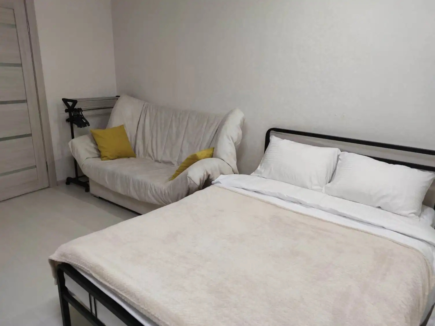 Апартаменты Light House У ТЦ Жемчужина