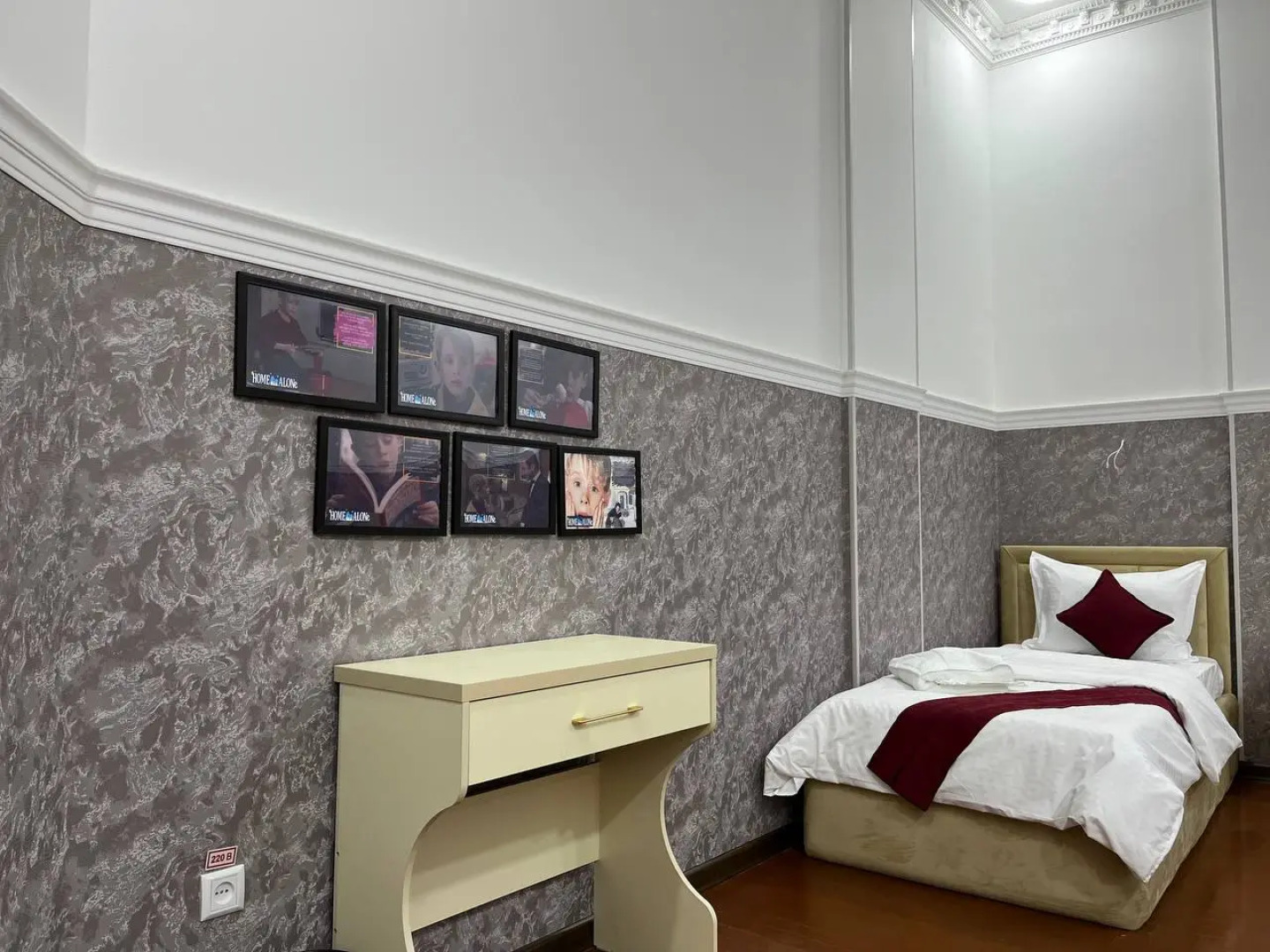 Отель HOME ALONE