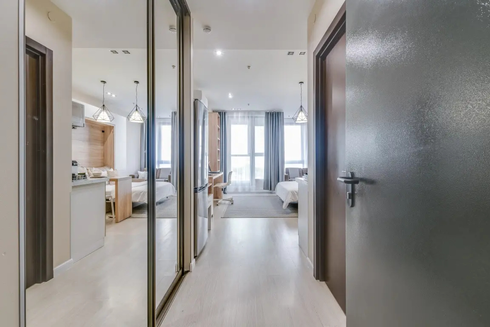 Апартаменты Премиум с Балконом и Видом на Город Business Apartments