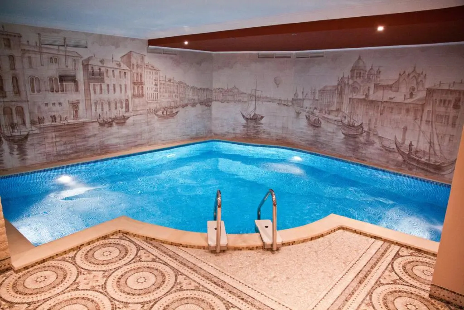 Отель Аврора